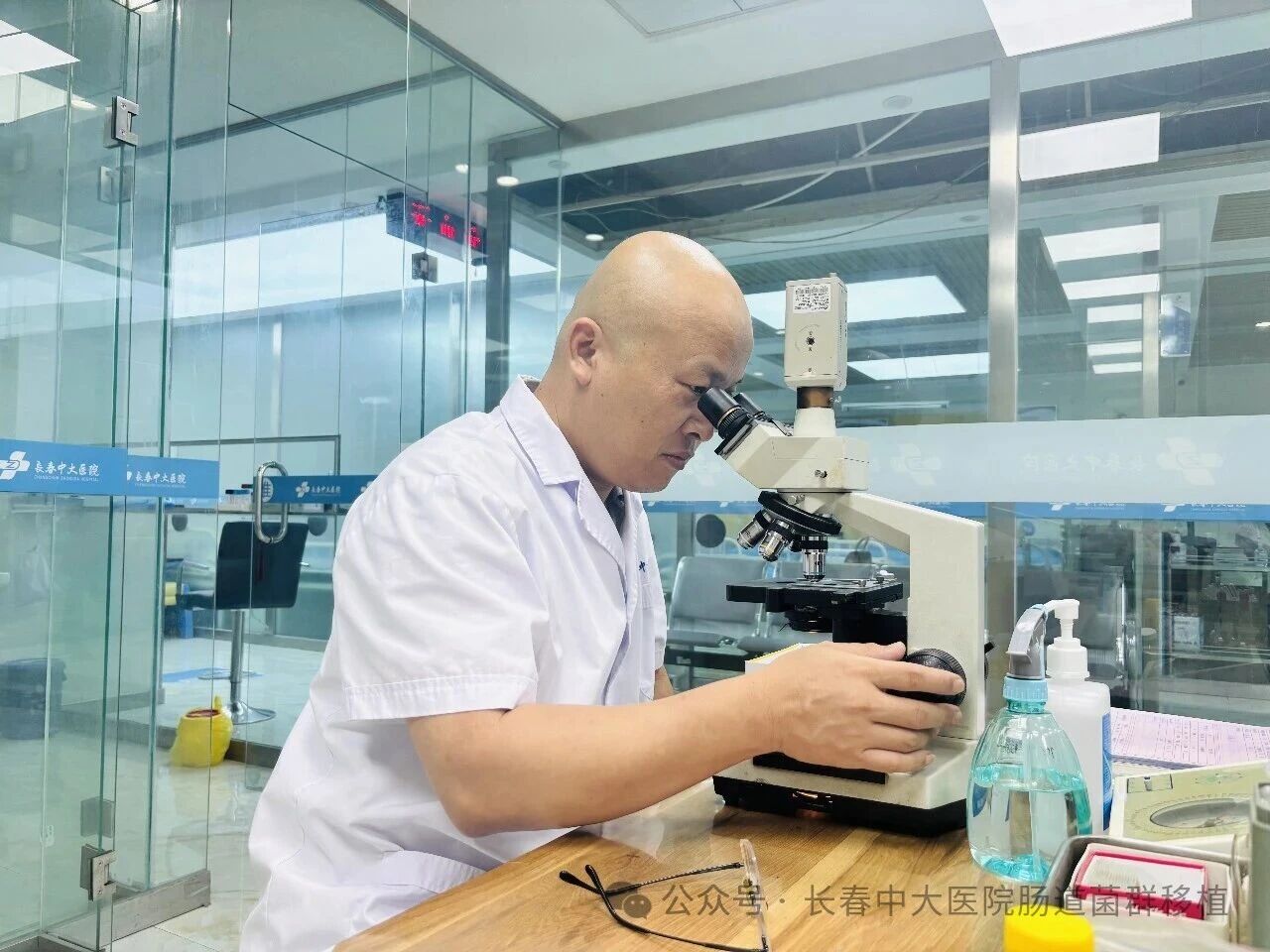 白城市|高朋磊医师：左手男科临床，右手肠道菌群移植深入研究